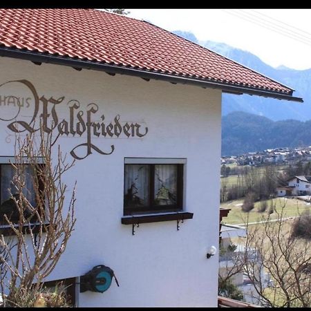 ザウテンスHaus Waldfriedenアパートメント エクステリア 写真